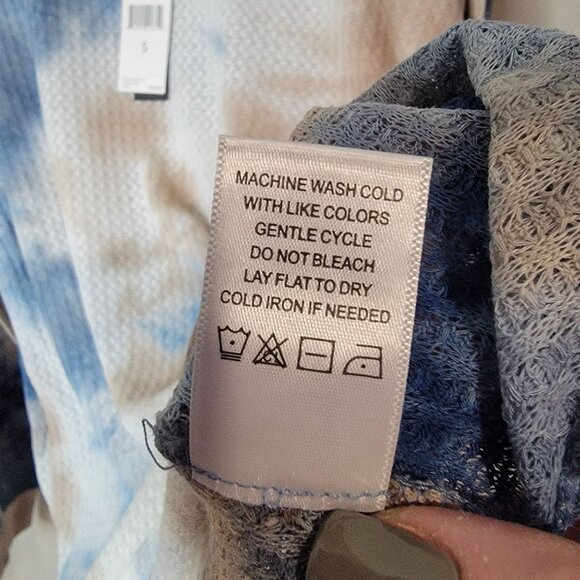 Tint & Shadow Womens Small Crew Neck Long Sleeve Waffle Knit Tie-Dye Top NWT - Picture 8 of 8